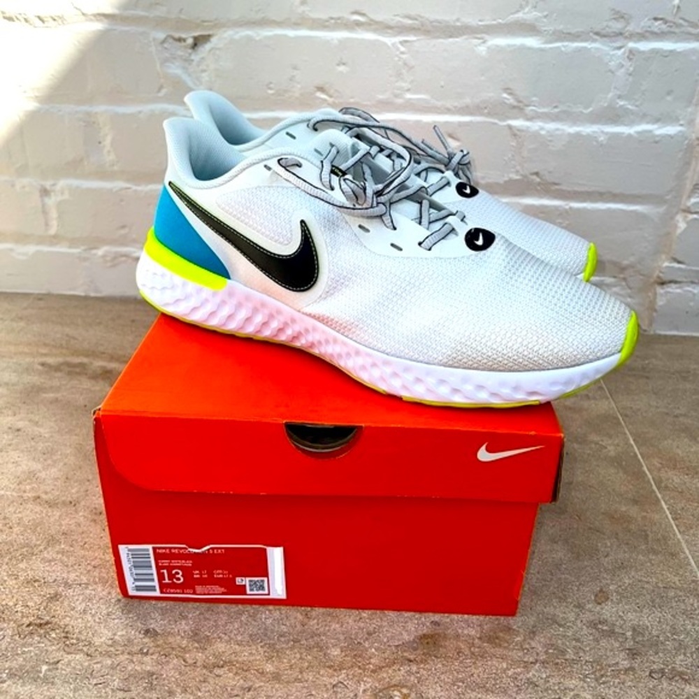 NWT Nike Revolution 5 EXT
